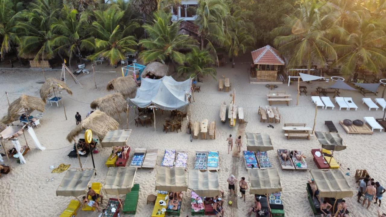 The Surf Access Guest House Baie d'Arugam Extérieur photo