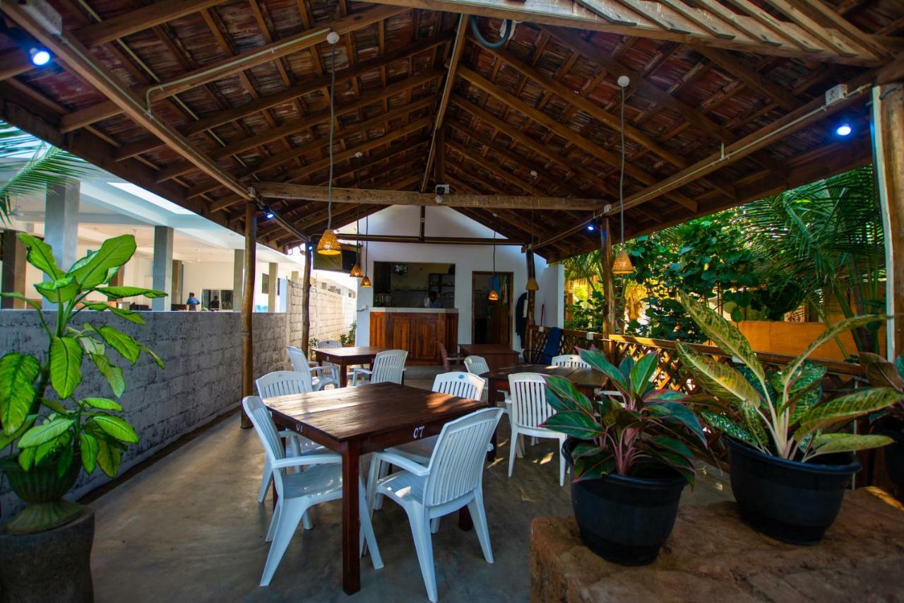 The Surf Access Guest House Baie d'Arugam Extérieur photo