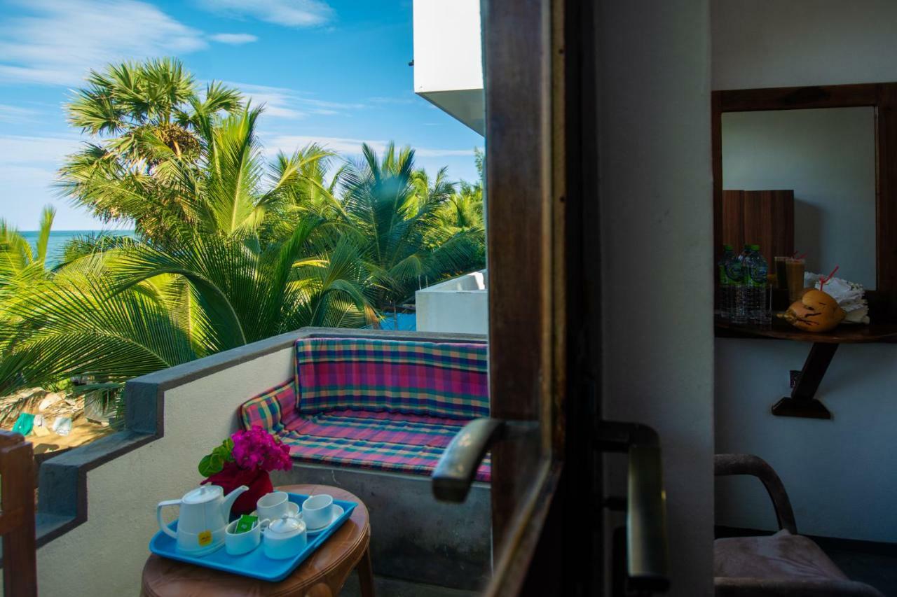 The Surf Access Guest House Baie d'Arugam Extérieur photo